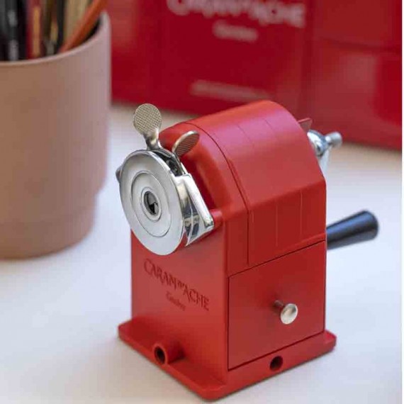 Machine à tailler  CARAN D'ACHE  couleur:Rouge
